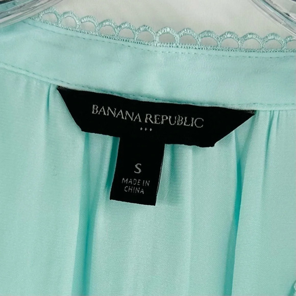 Banana Republic Women’s Aquamarine Satin Long Sleeve Blouse V-Neck Size S - Picture 4 of 11